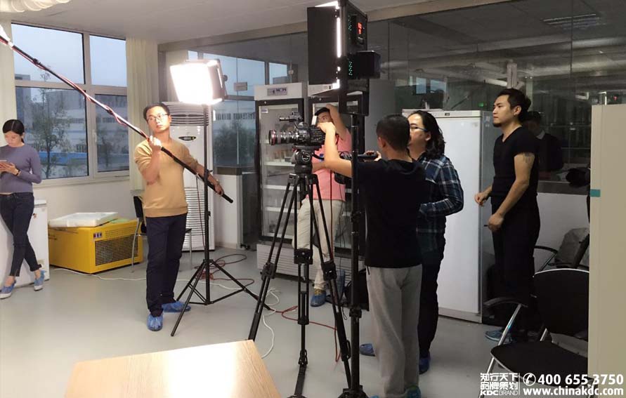 知行天下品牌策劃為中國大型養(yǎng)殖企業(yè)拍攝宣傳片花絮
